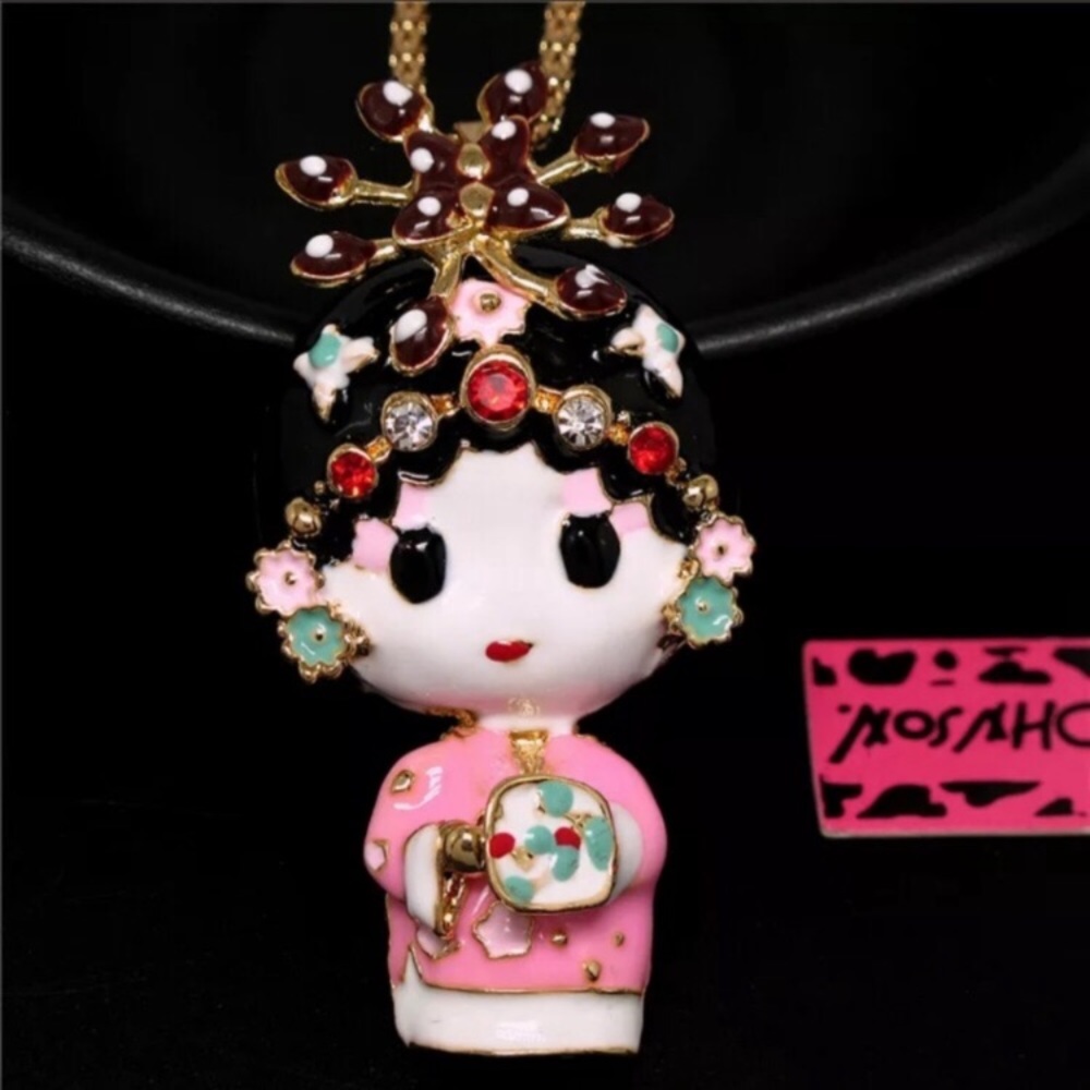 Gorgeous Japanese Geisha Girl Pendant Necklace